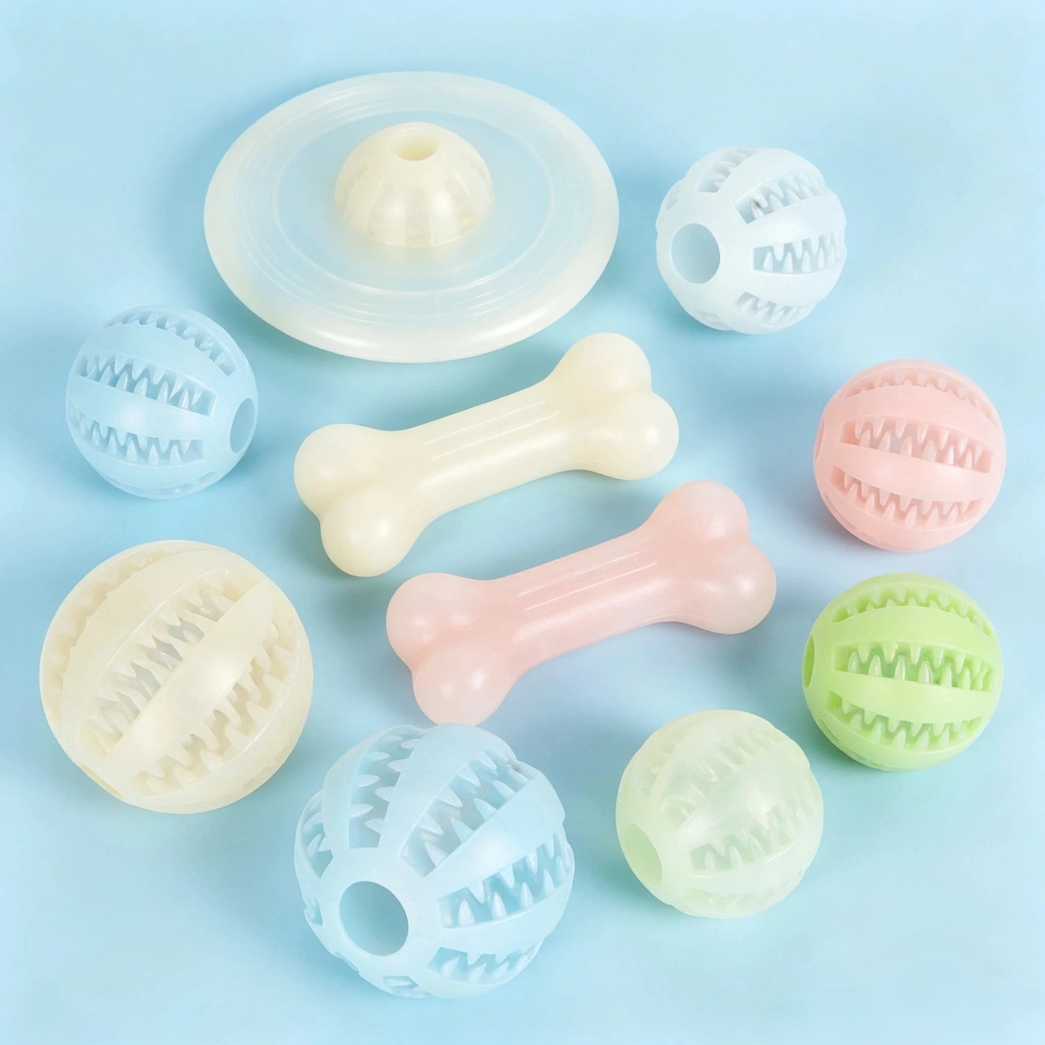 What materials are used for TPE pet toys? From food-grade safety, bite-resistant material selection, injection molding processes to compliance essentials, with real-world cases from Juye Plastic—a must-read for pet owners and buyers.